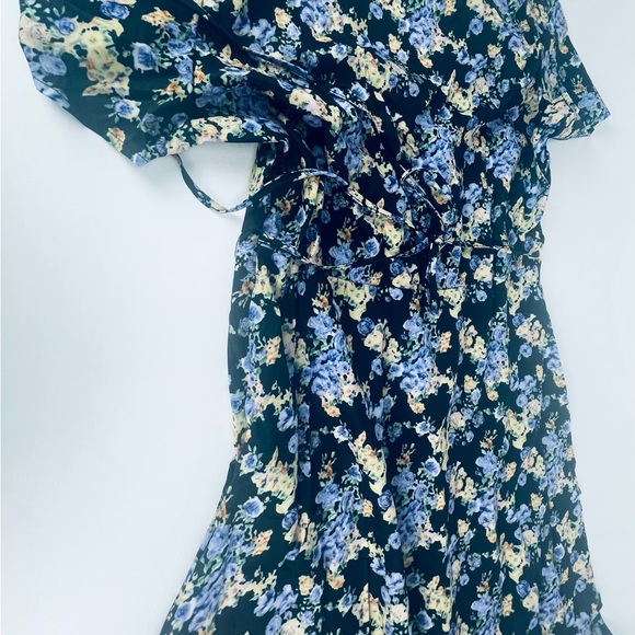 HALF BUTTON MIDI TEA DRESS SS FLORAL
BLACK - Picture 2 of 10